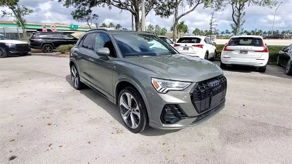 Thumbnail: 2022 Audi Q3 - 2