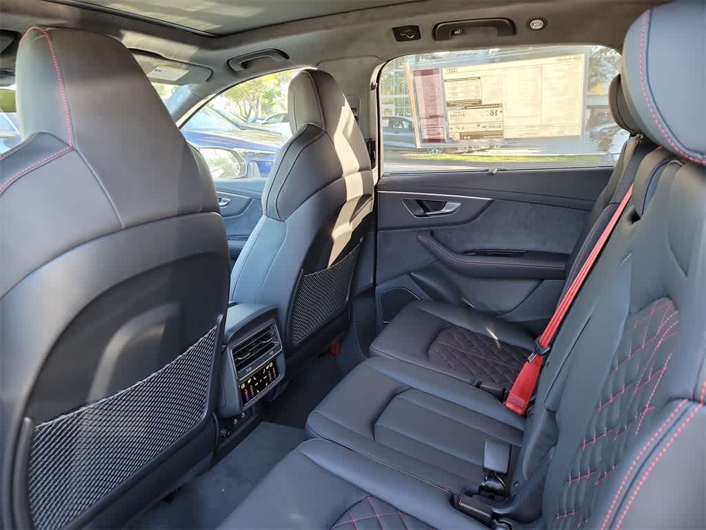 Thumbnail: 2026 Audi SQ7 - 12