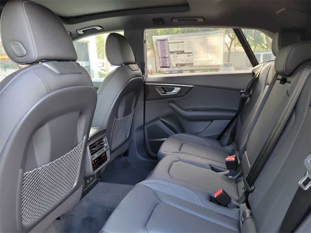 Thumbnail: 2026 Audi Q8 - 20