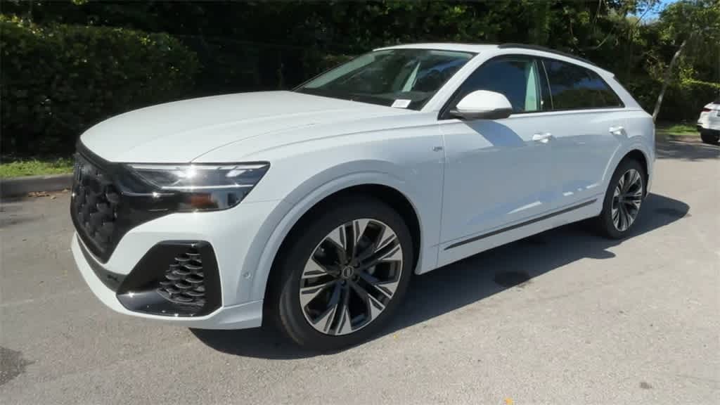 Thumbnail: 2025 Audi Q8 - 4