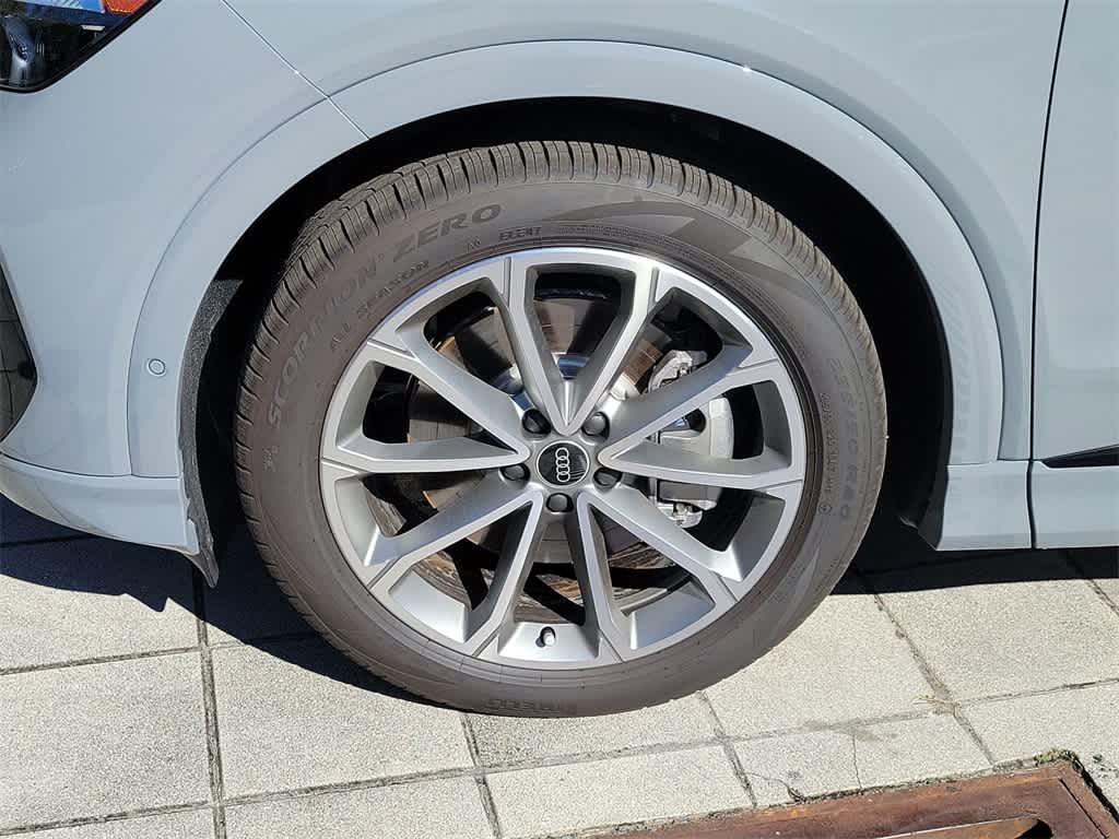 Thumbnail: 2026 Audi Q4 e-tron - 8