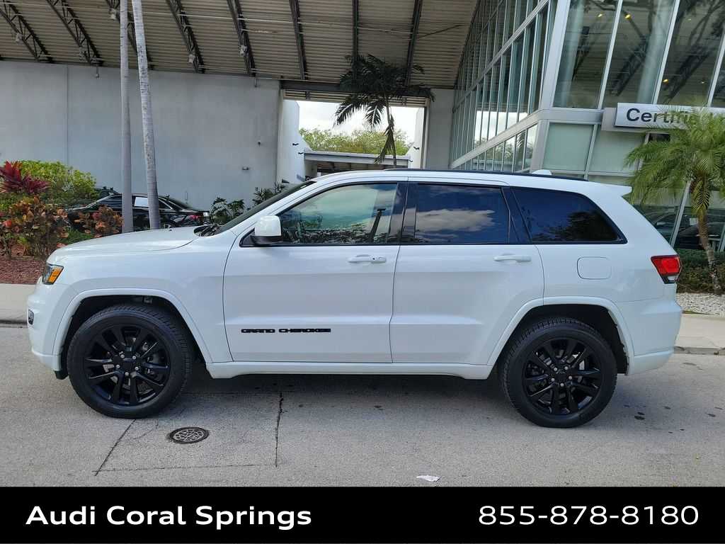 Thumbnail: 2019 Jeep Grand Cherokee - 11