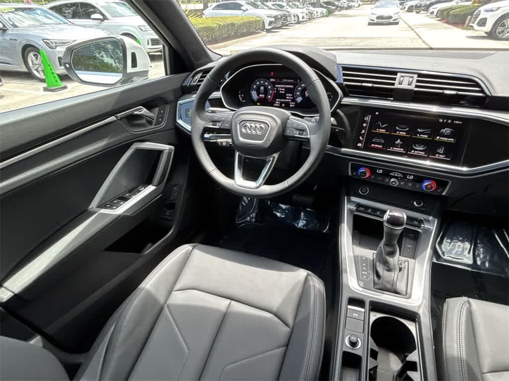 Thumbnail: 2025 Audi Q3 - 15