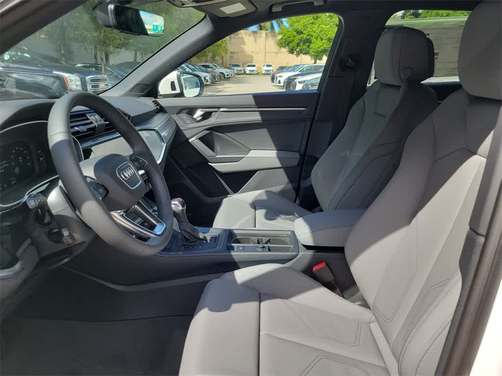 Thumbnail: 2025 Audi Q3 - 11