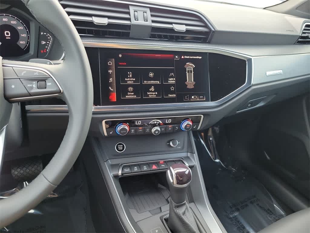 Thumbnail: 2025 Audi Q3 - 16