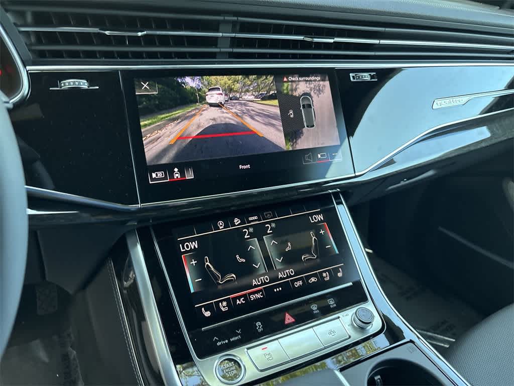 Thumbnail: 2025 Audi Q8 - 30