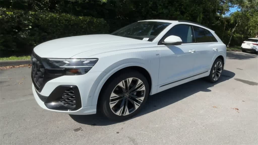 Thumbnail: 2025 Audi Q8 - 4