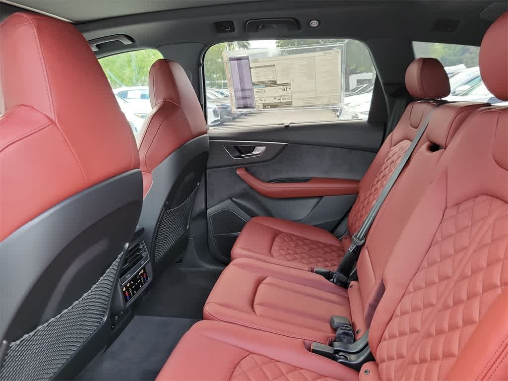 Thumbnail: 2026 Audi SQ7 - 12