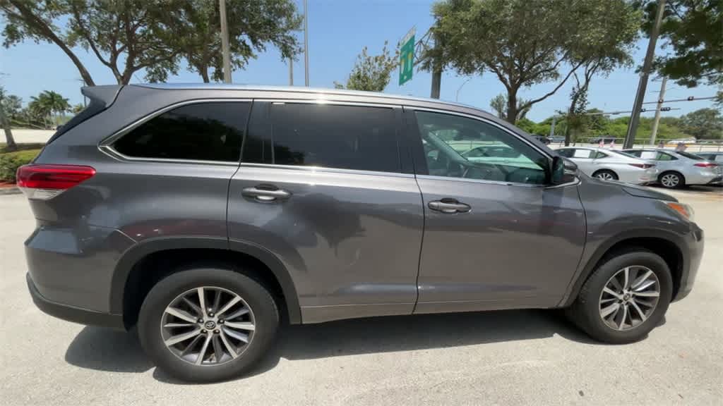 Thumbnail: 2017 Toyota Highlander - 9