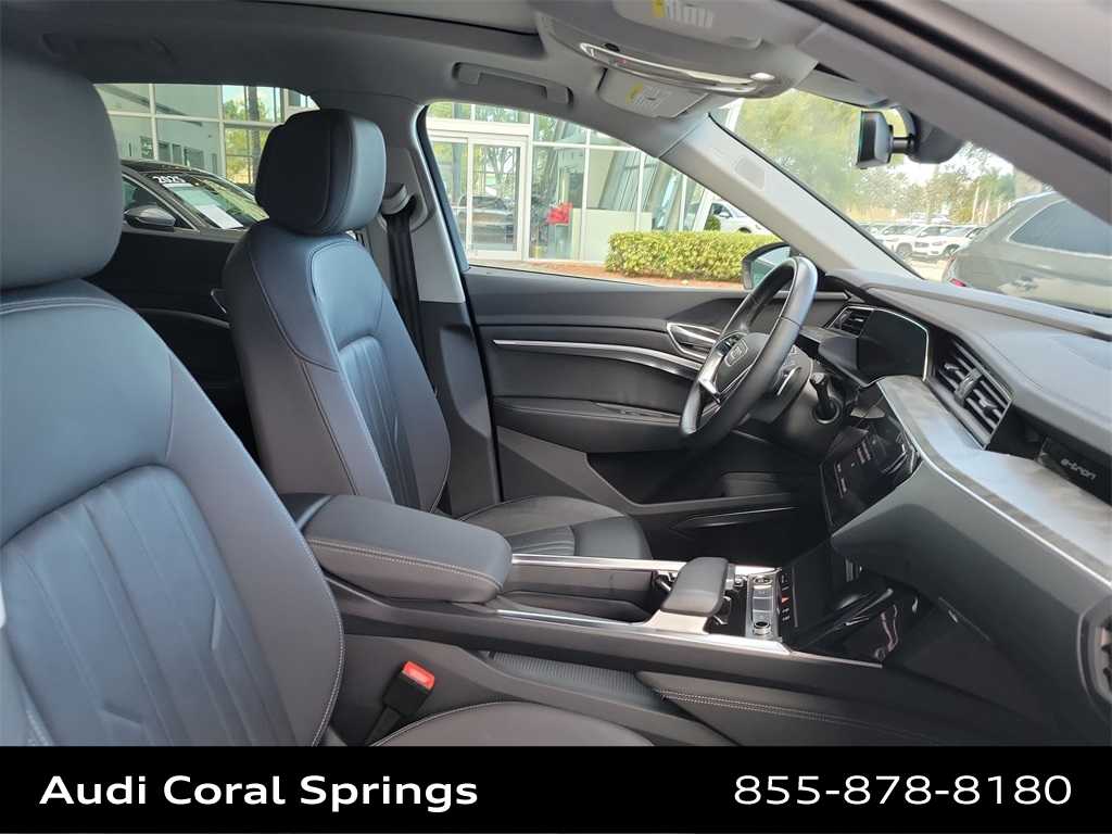 Thumbnail: 2022 Audi e-tron - 14