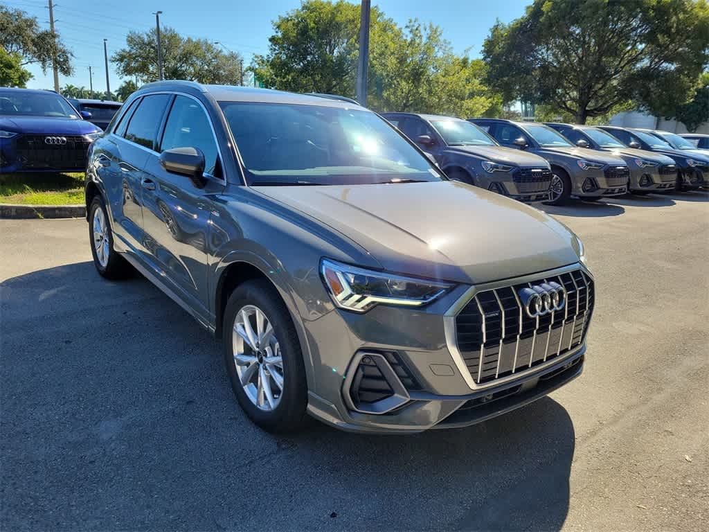 Thumbnail: 2025 Audi Q3 - 2