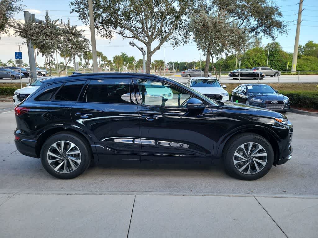 Thumbnail: 2025 Audi Q6 e-tron - 9