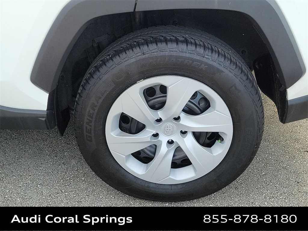 Thumbnail: 2019 Toyota RAV4 - 8