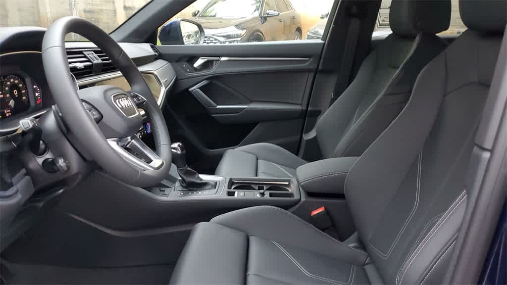 Thumbnail: 2025 Audi Q3 - 19