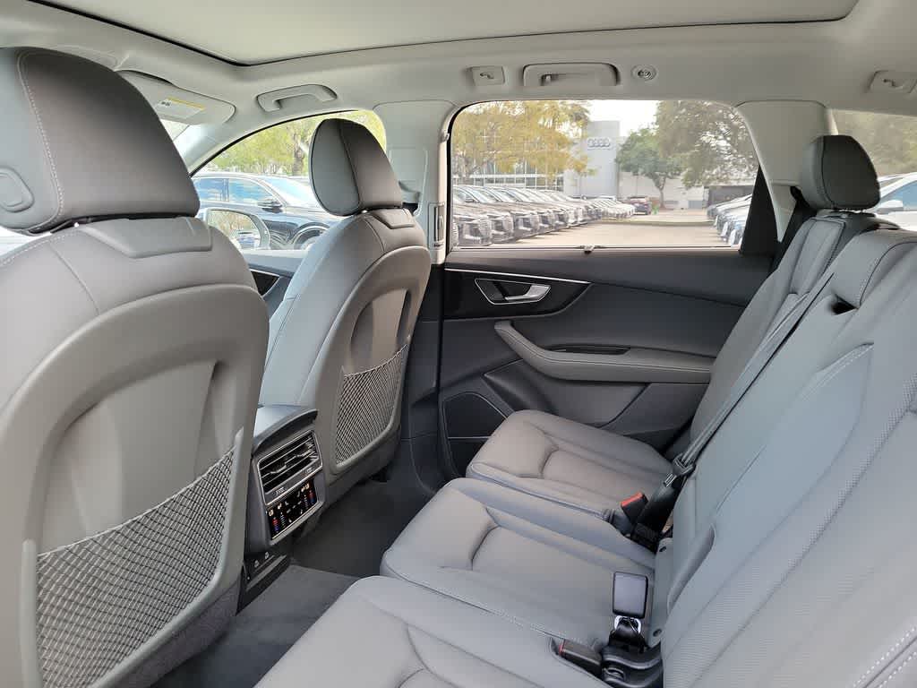 Thumbnail: 2026 Audi Q7 - 12