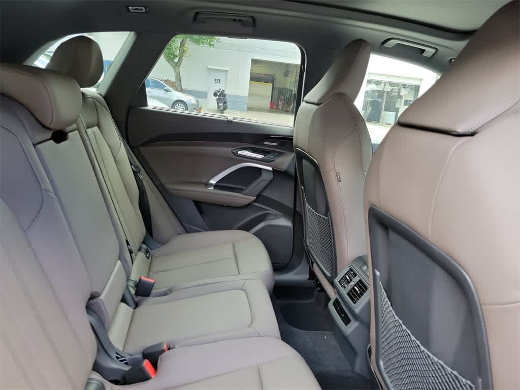 Thumbnail: 2025 Audi Q5 - 13