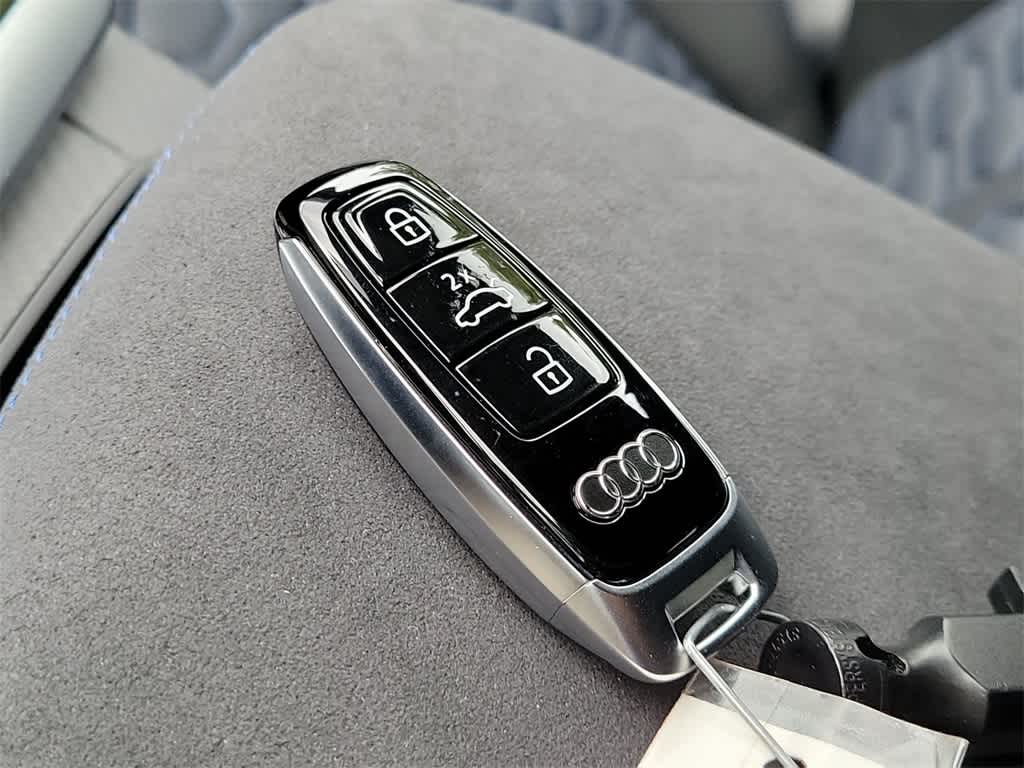 Thumbnail: 2026 Audi RS Q8 - 28