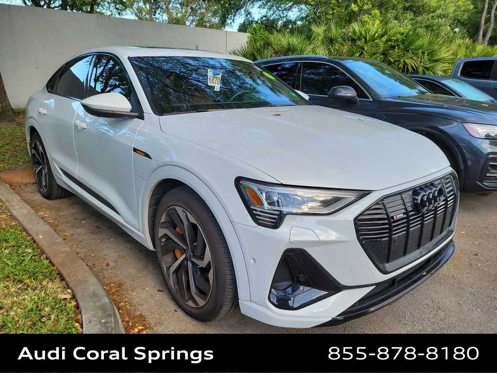 Thumbnail: 2023 Audi e-tron S - 10