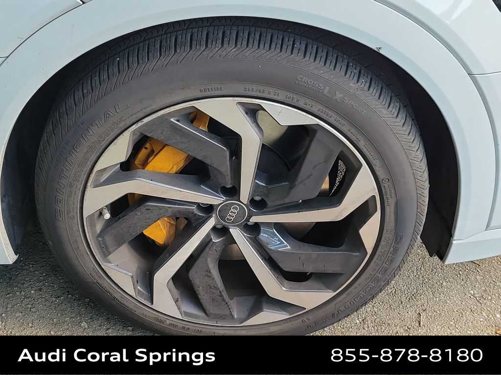 Thumbnail: 2023 Audi e-tron S - 14