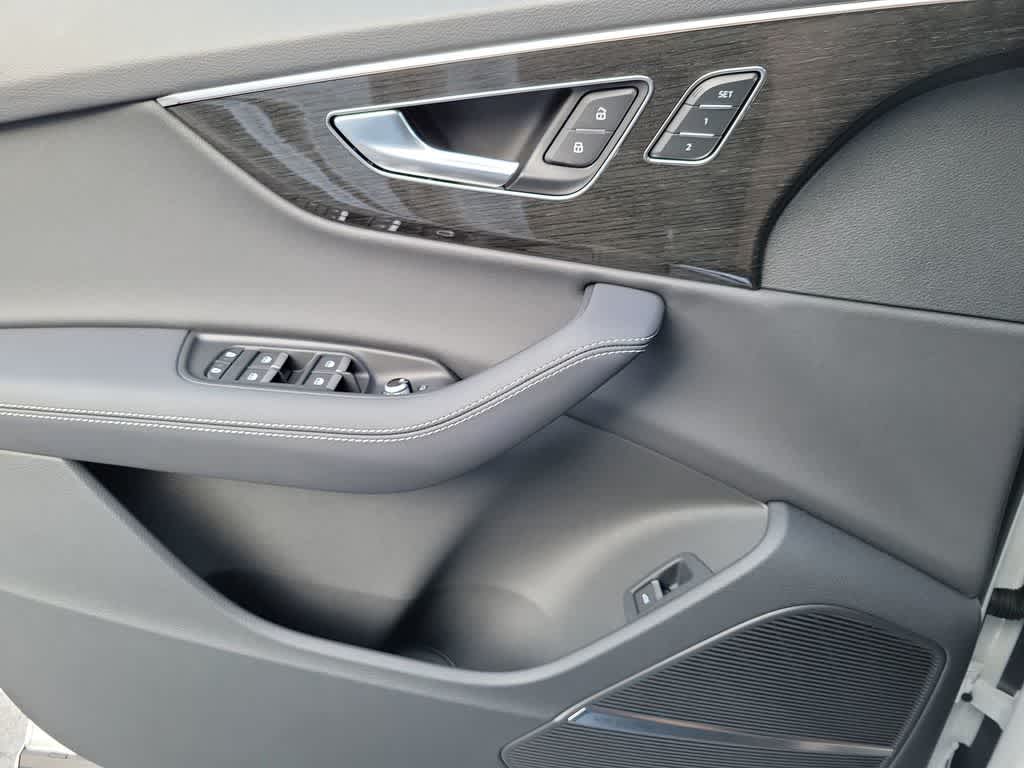 Thumbnail: 2026 Audi Q7 - 27
