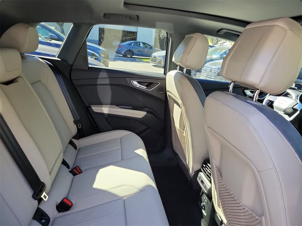 Thumbnail: 2026 Audi Q4 e-tron - 13