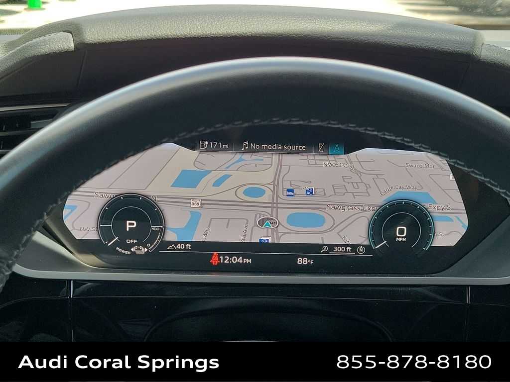 Thumbnail: 2023 Audi e-tron S - 26