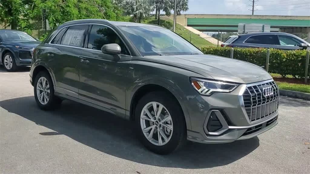 Thumbnail: 2025 Audi Q3 - 2