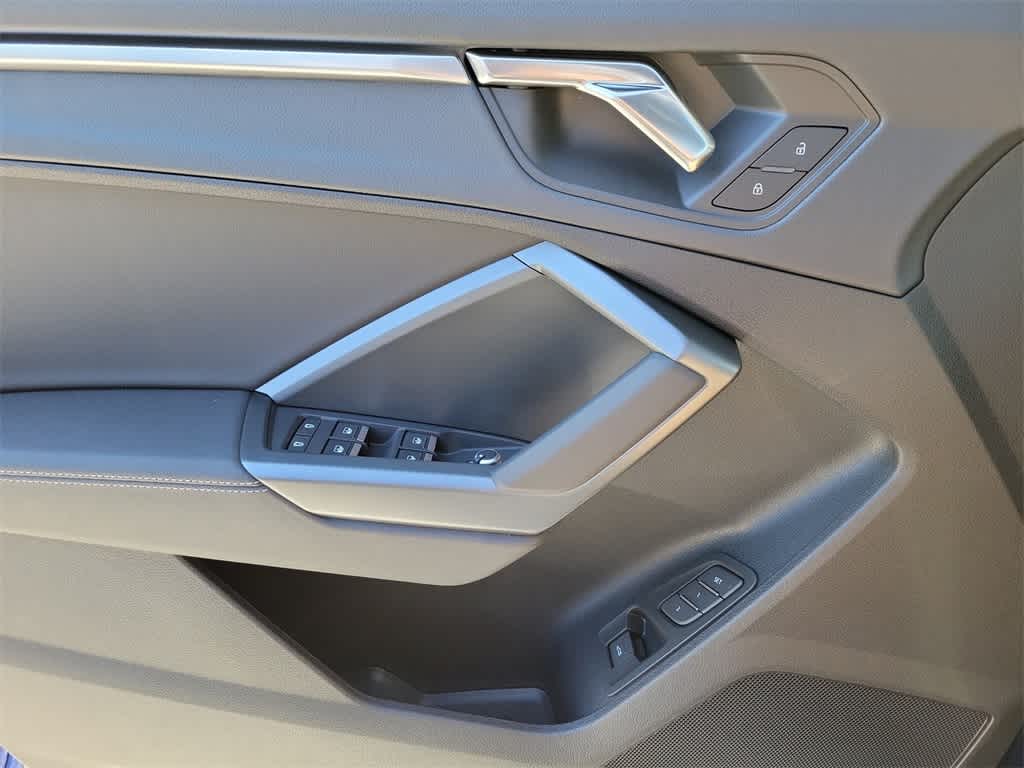 Thumbnail: 2025 Audi Q3 - 27