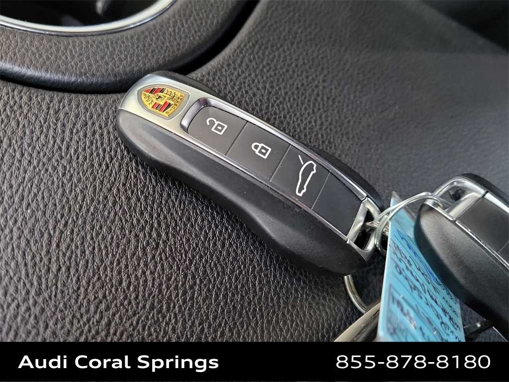 Thumbnail: 2021 Porsche Panamera - 20