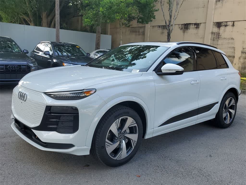 Thumbnail: 2025 Audi Q6 e-tron - 4