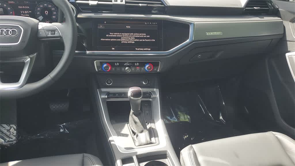 Thumbnail: 2025 Audi Q3 - 24