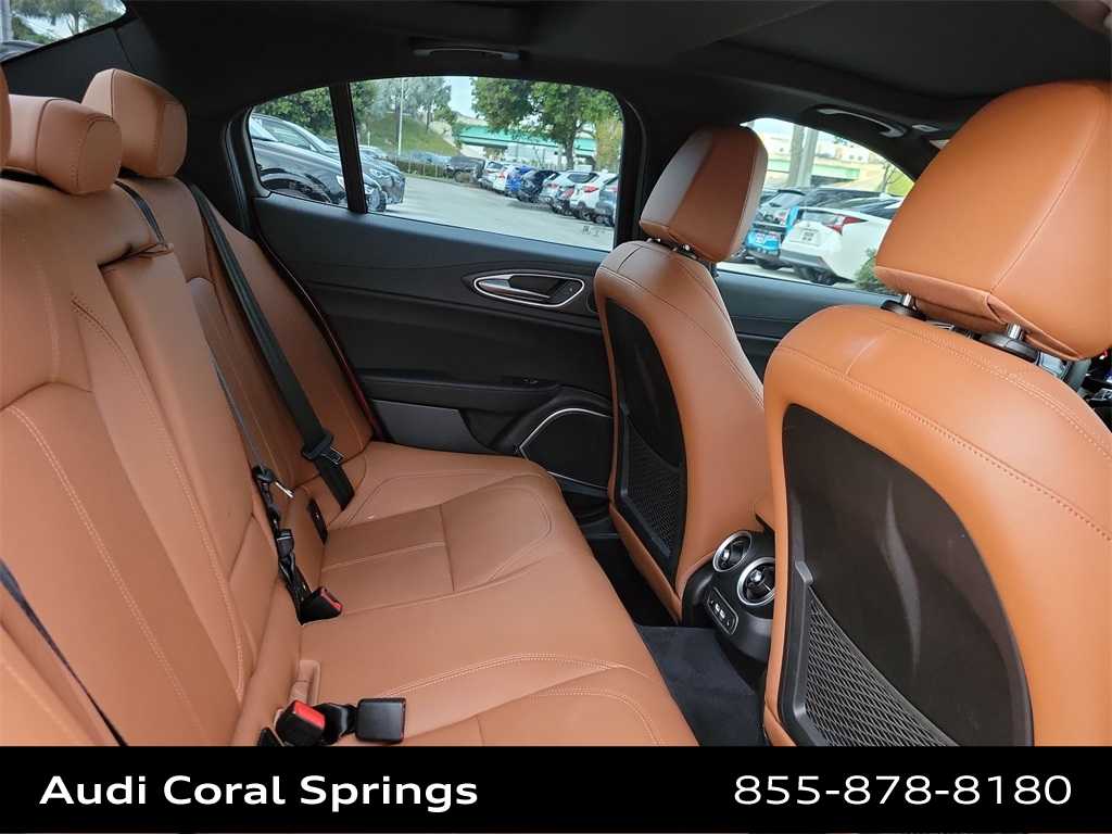 Thumbnail: 2022 Alfa Romeo Giulia - 13