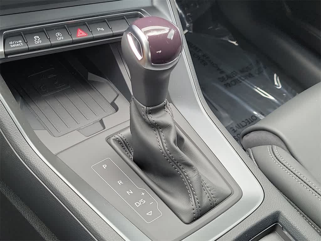 Thumbnail: 2025 Audi Q3 - 17