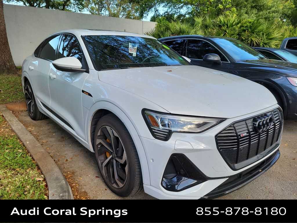 Thumbnail: 2023 Audi e-tron S - 13