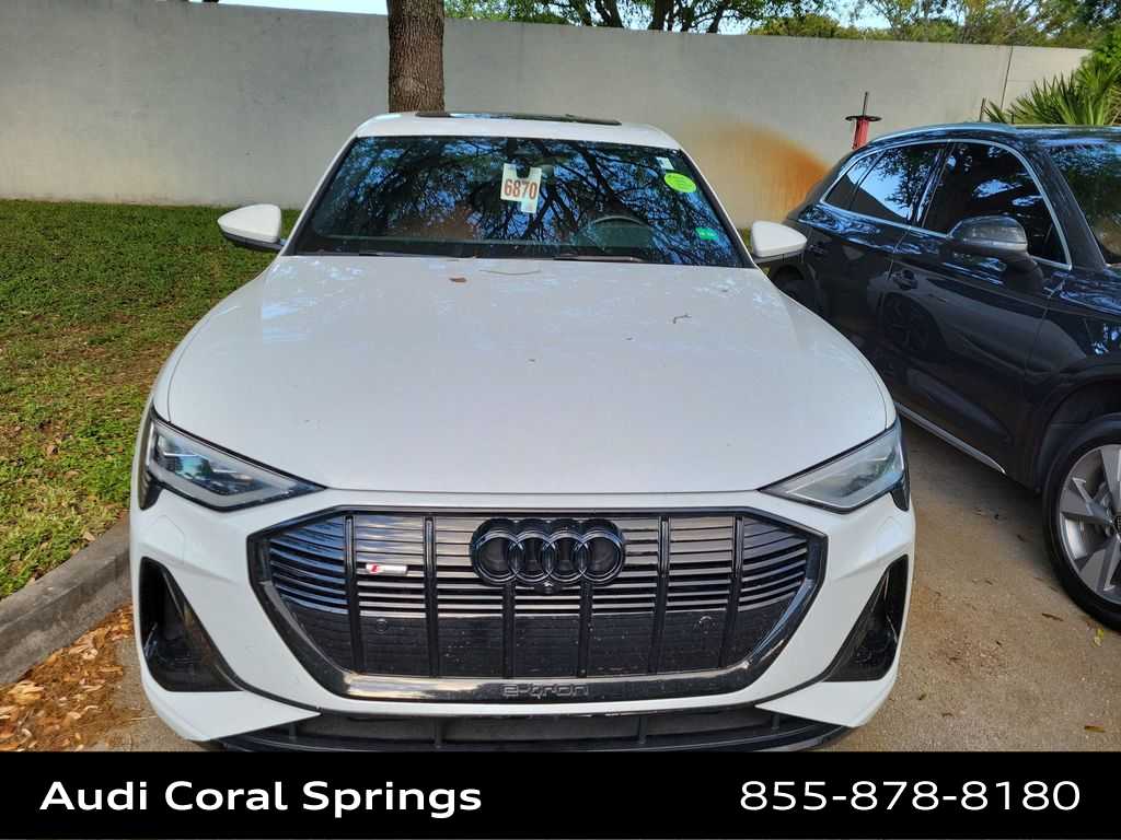 Thumbnail: 2023 Audi e-tron S - 7