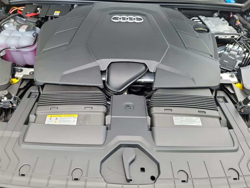 Thumbnail: 2025 Audi Q8 - 17