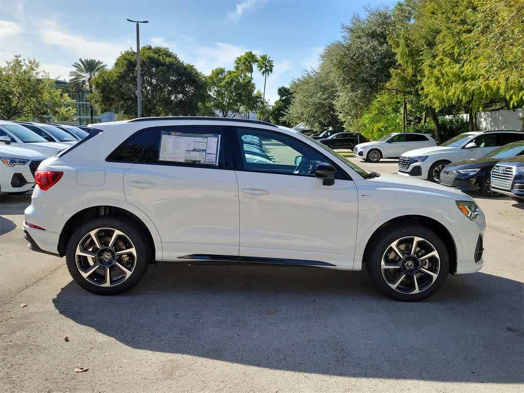 Thumbnail: 2025 Audi Q3 - 9