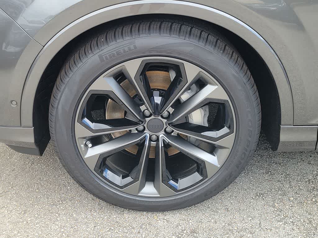 Thumbnail: 2026 Audi Q7 - 8