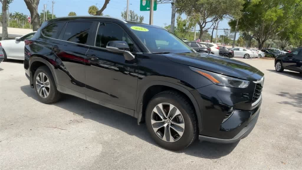 2024 Toyota Highlander XLE 2