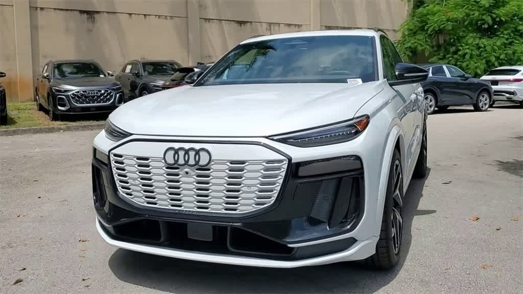 Thumbnail: 2025 Audi SQ6 e-tron - 3