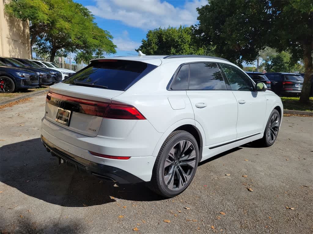 Thumbnail: 2026 Audi Q8 - 8