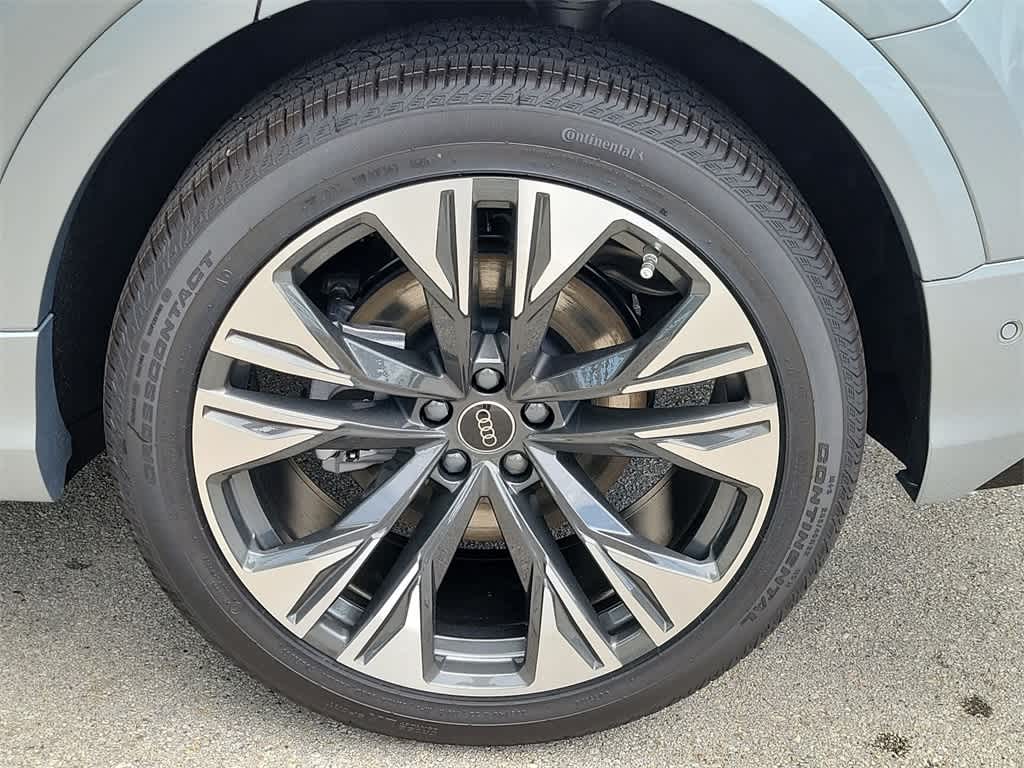 Thumbnail: 2025 Audi Q8 - 16