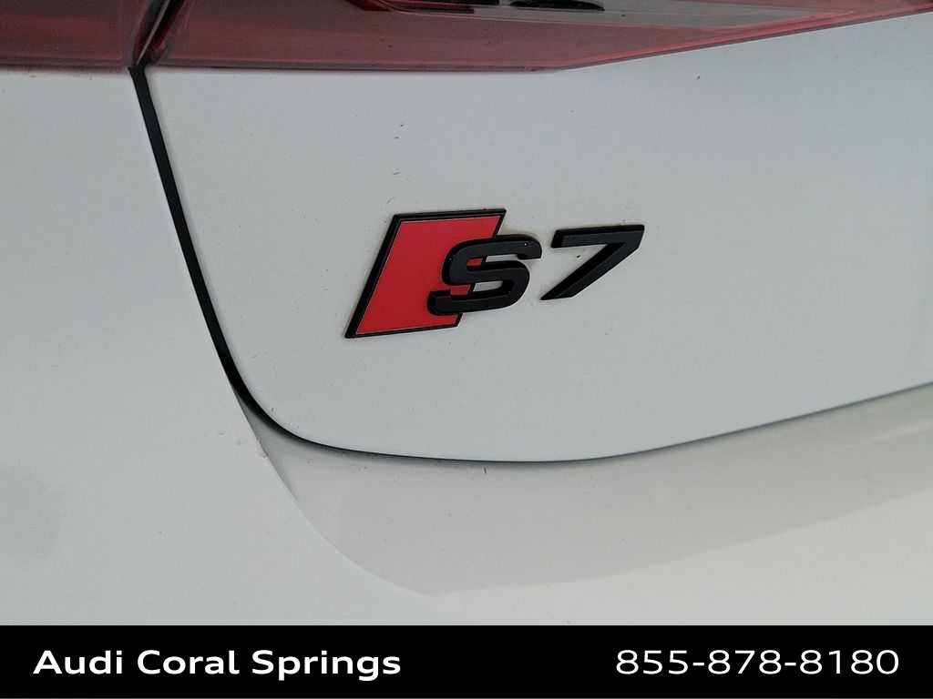 Thumbnail: 2022 Audi S7 - 7