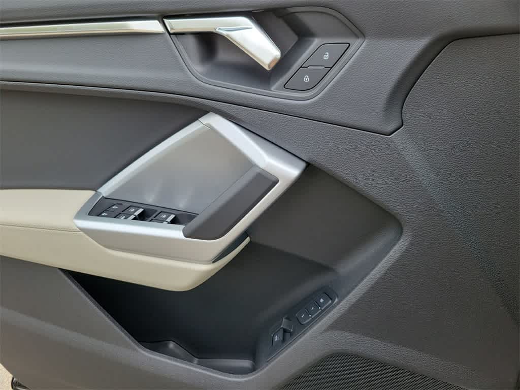 Thumbnail: 2025 Audi Q3 - 19