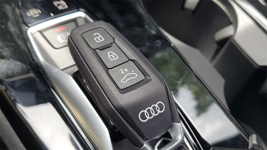 Thumbnail: 2025 Audi SQ6 e-tron - 28