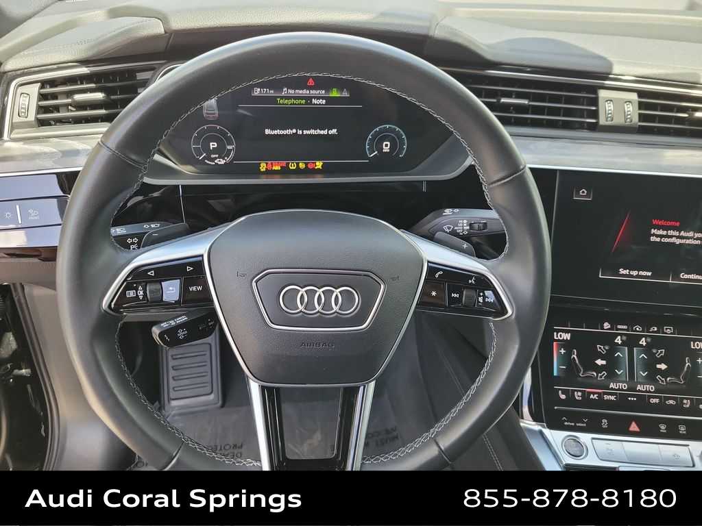 Thumbnail: 2023 Audi e-tron S - 23