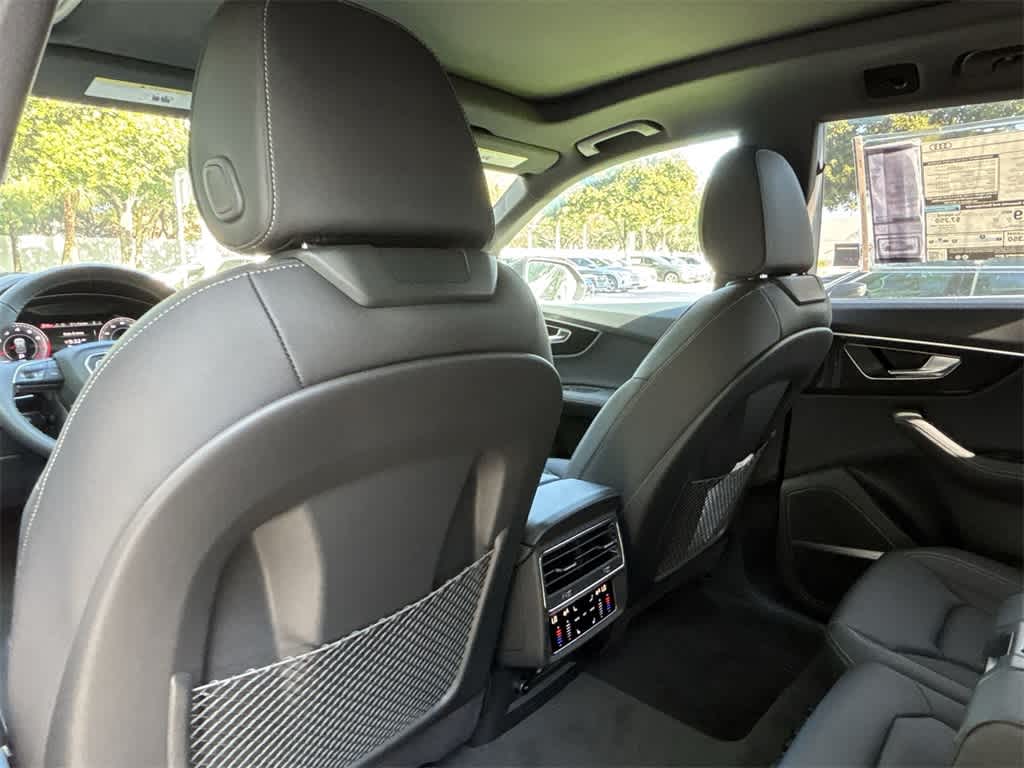 Thumbnail: 2025 Audi Q8 - 26