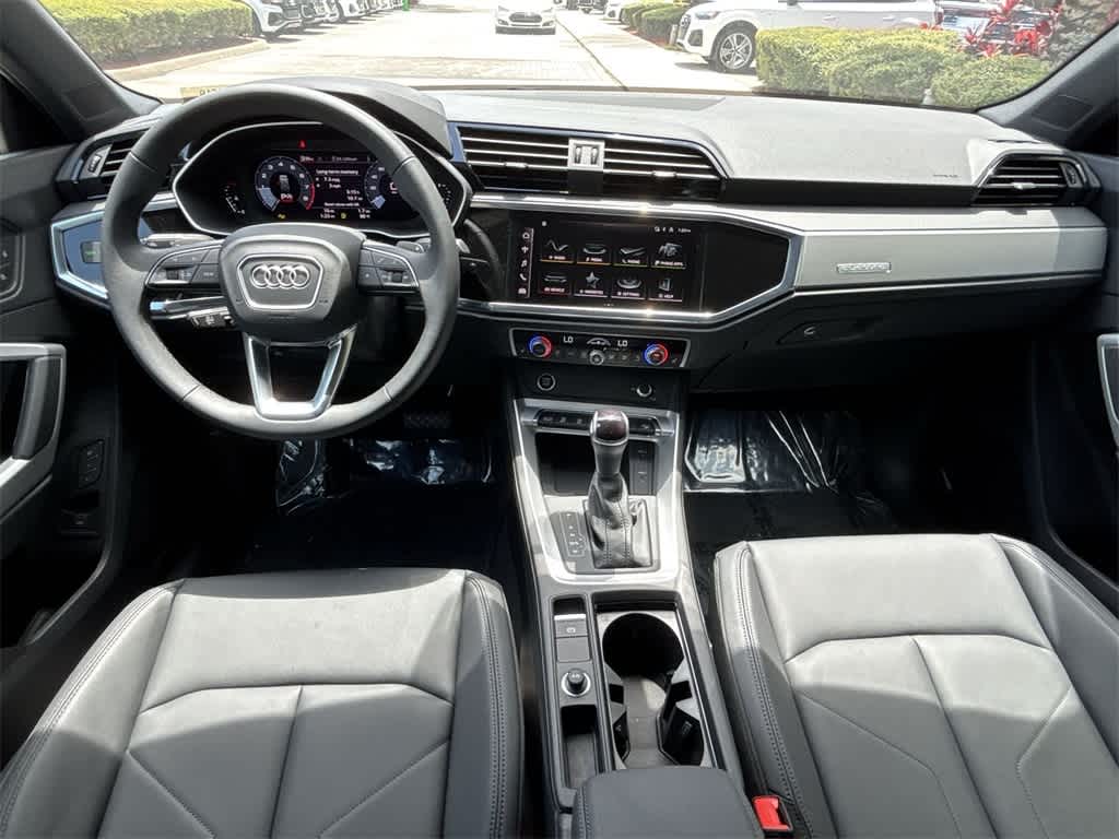 Thumbnail: 2025 Audi Q3 - 10
