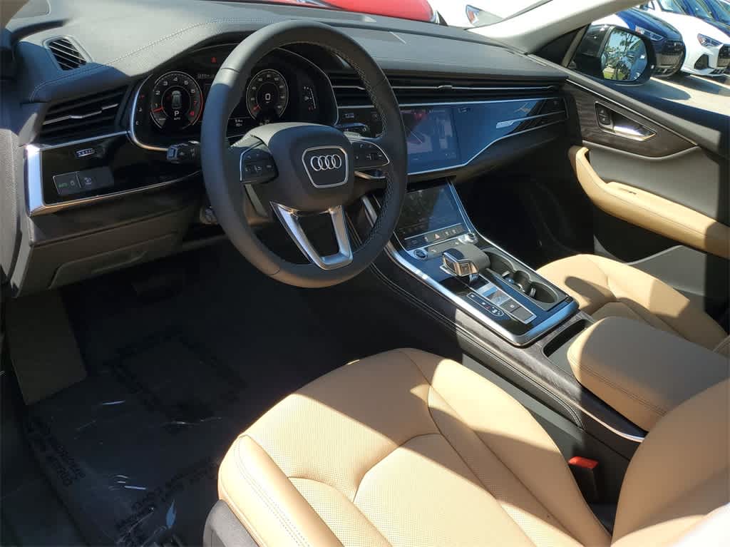 2025 Audi Q8 55 Premium Plus photo 2