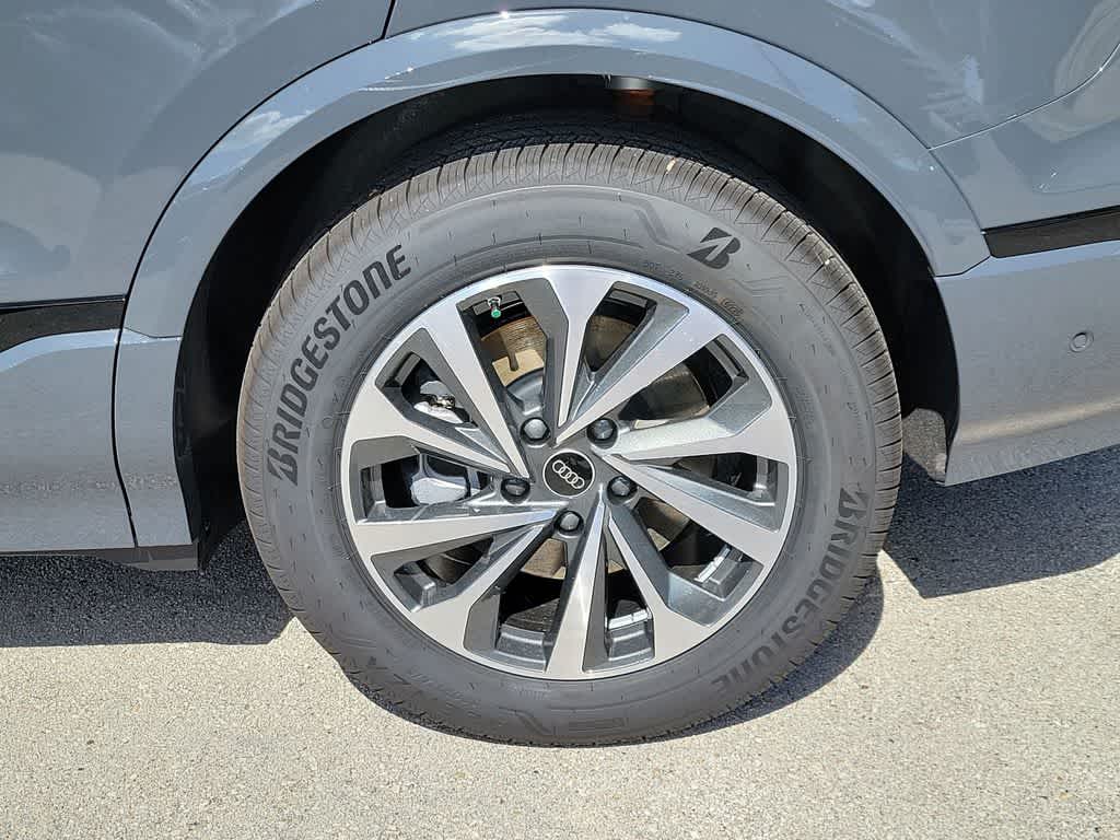 Thumbnail: 2027 Audi Q6 e-tron - 16